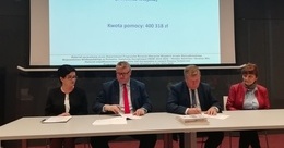 Ilustracja: Świetlica wiejska w Ujeździe - podpisanie umowy w Urzędzie Marszałkowskim w Poznaniu