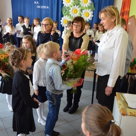 Zdjęcie z galerii: 2015-10-28; PASOWANIE NA UCZNIA W KISZKOWIE