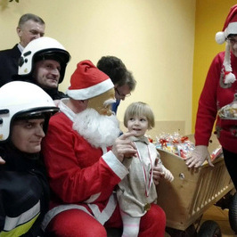 Zdjęcie z galerii: GWIAZDKA W DĄBRÓWCE KOŚCIELNEJ 2015'